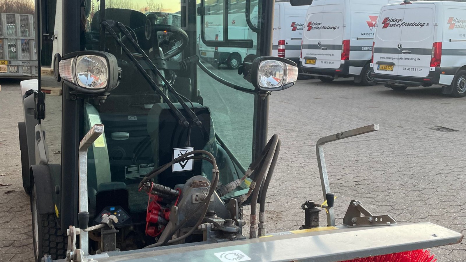 Geräteträger of the type Kärcher MIC 42 med redskaber Mic 42, Gebrauchtmaschine in Helsinge (Picture 12)