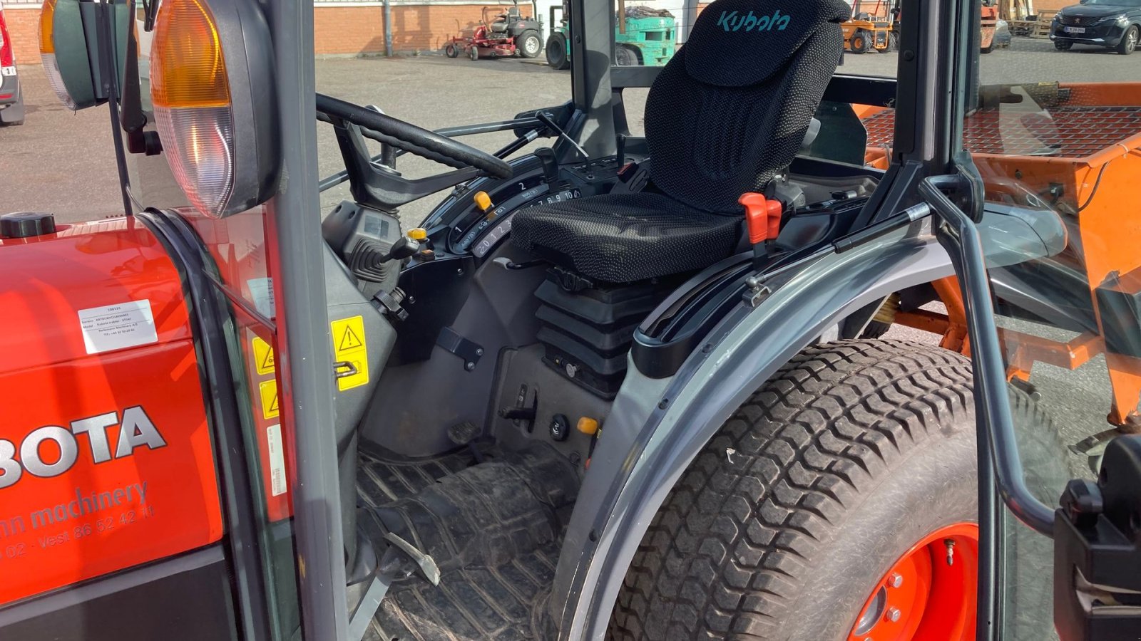 Geräteträger des Typs Kubota ST341 inkl. 150 cm kost og udlægger, Gebrauchtmaschine in Roskilde (Bild 9)