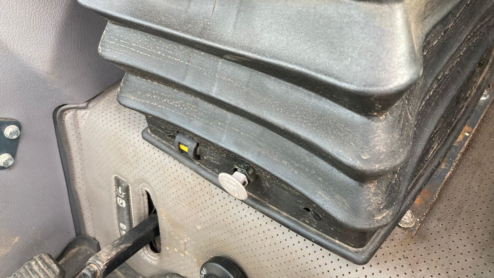 Geräteträger des Typs Kubota ST341 inkl. 150 cm kost og udlægger, Gebrauchtmaschine in Roskilde (Bild 11)