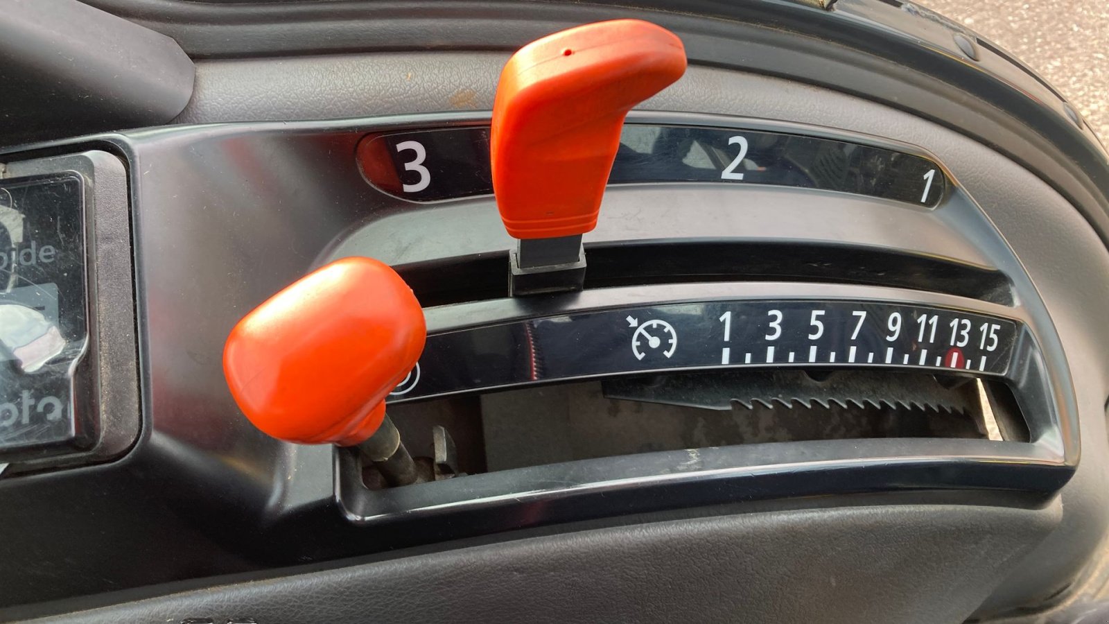 Geräteträger des Typs Kubota ST341 inkl. 150 cm kost og udlægger, Gebrauchtmaschine in Roskilde (Bild 13)