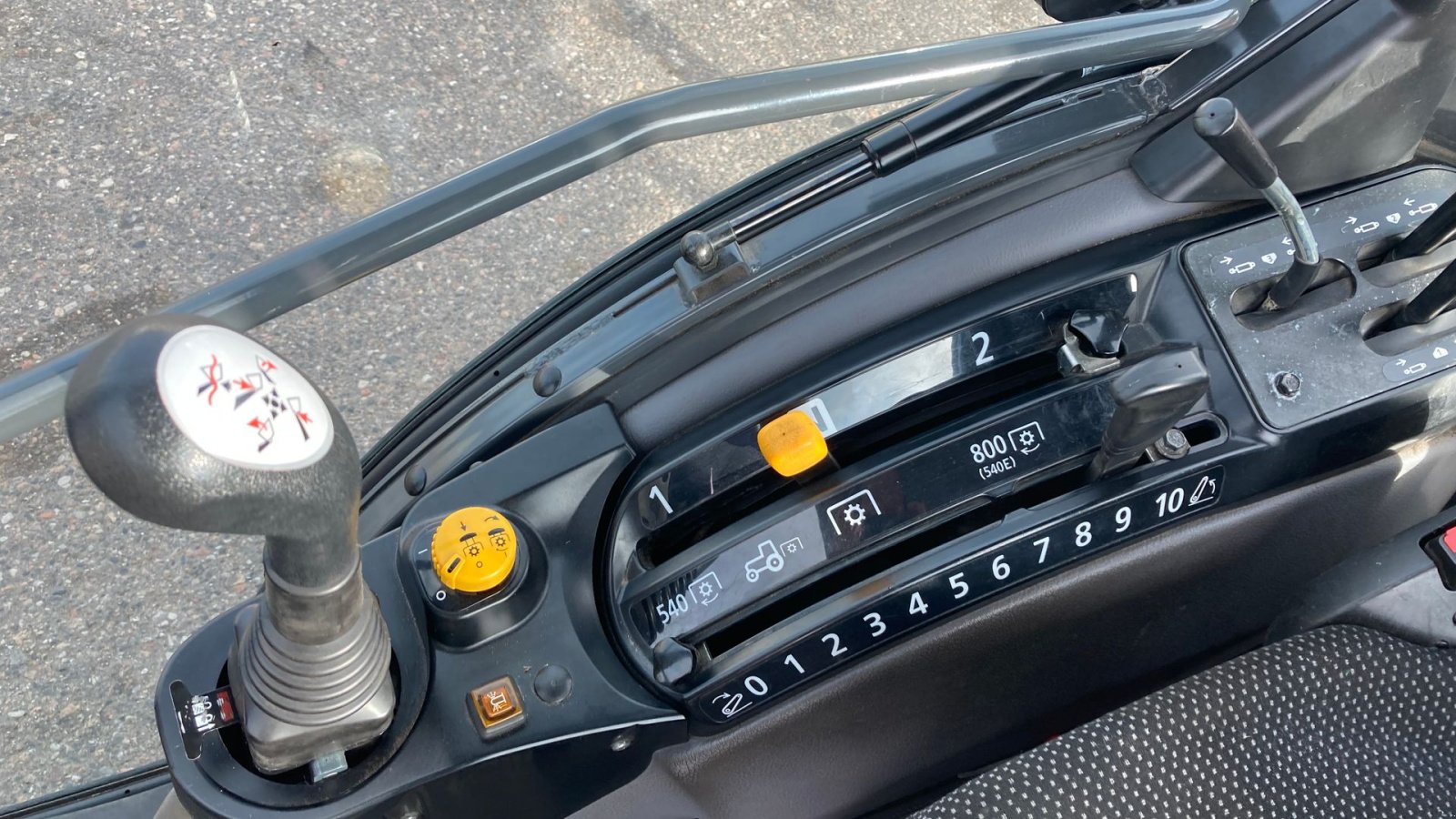 Geräteträger des Typs Kubota ST341 inkl. 150 cm kost og udlægger, Gebrauchtmaschine in Roskilde (Bild 12)