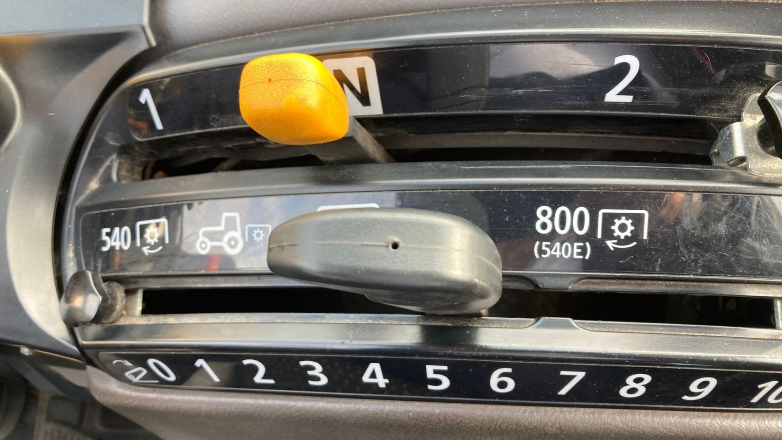 Geräteträger des Typs Kubota ST341 inkl. 150 cm kost og udlægger, Gebrauchtmaschine in Roskilde (Bild 17)