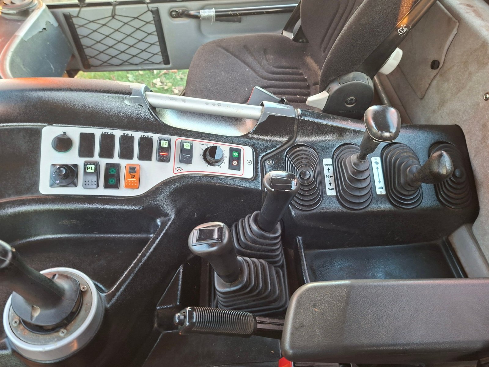 Geräteträger Türe ait Lindner Unitrac 102, Gebrauchtmaschine içinde bei Zeitz (resim 3)