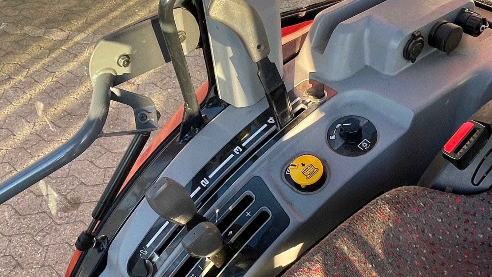 Geräteträger del tipo Massey Ferguson 1735M HC, Gebrauchtmaschine en Helsinge (Imagen 4)