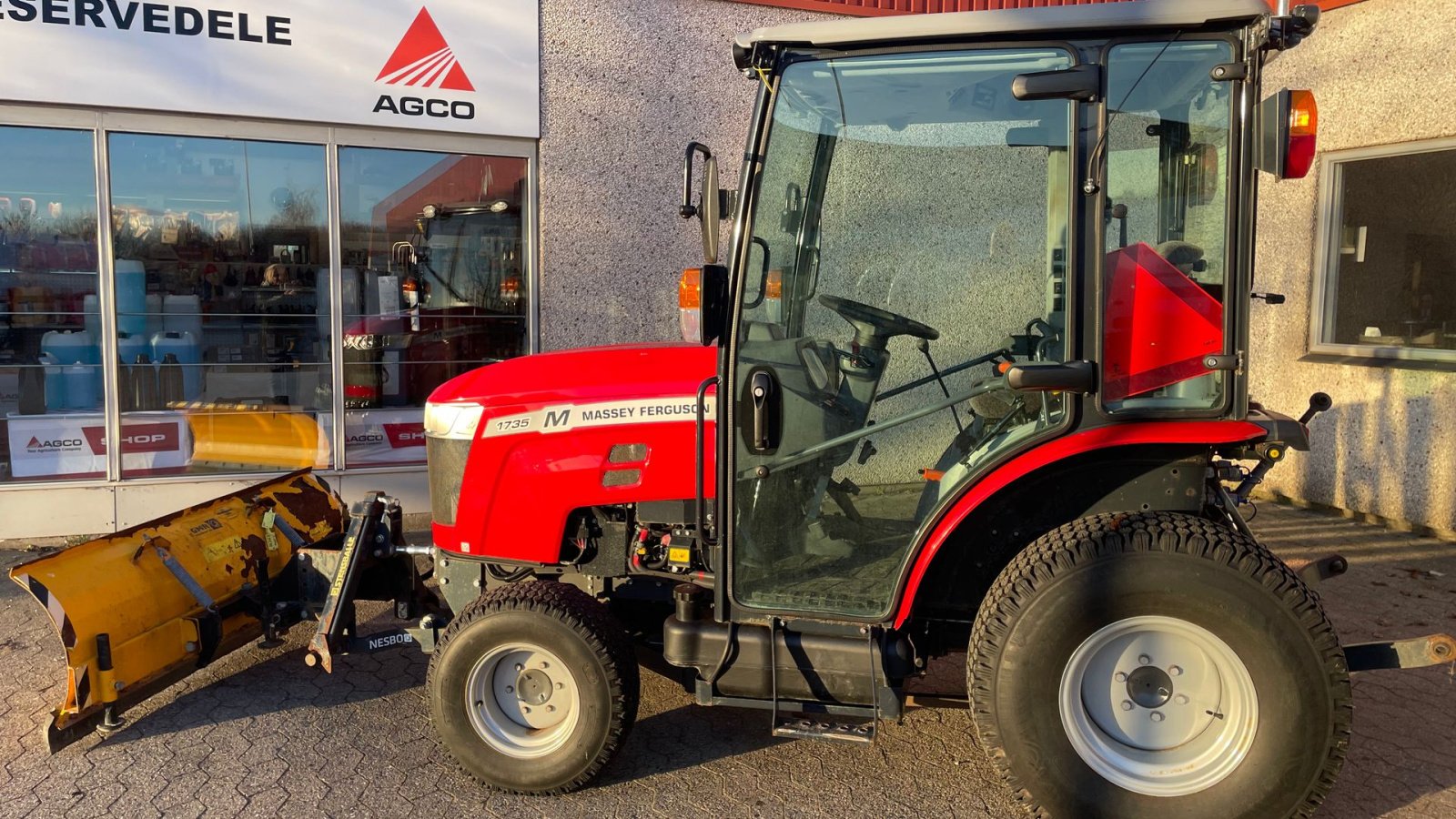 Geräteträger del tipo Massey Ferguson 1735M HC, Gebrauchtmaschine en Helsinge (Imagen 1)