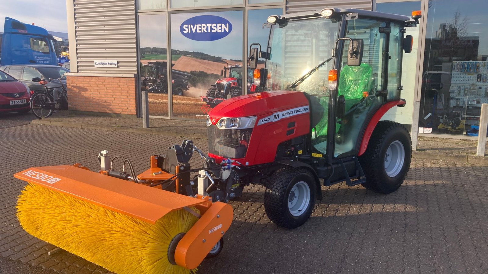 Geräteträger Türe ait Massey Ferguson 1740 HC Frontlift/pto og 150 cm fejemaskine, Gebrauchtmaschine içinde Roskilde (resim 1)