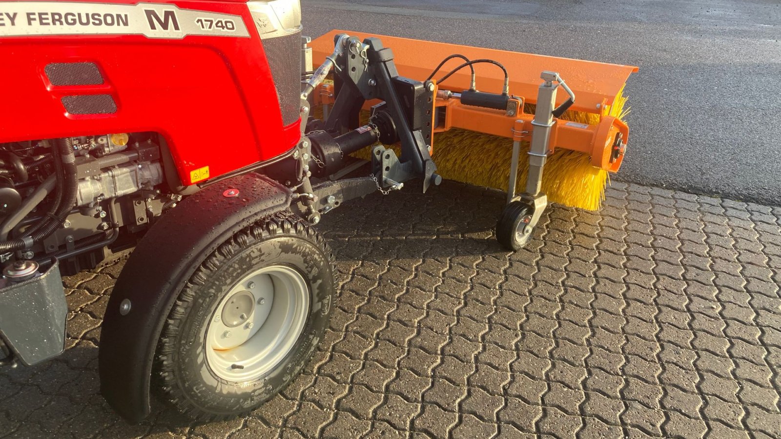 Geräteträger Türe ait Massey Ferguson 1740 HC Frontlift/pto og 150 cm fejemaskine, Gebrauchtmaschine içinde Roskilde (resim 24)