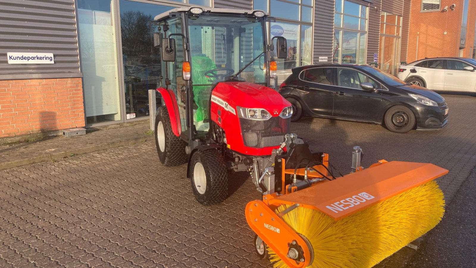Geräteträger Türe ait Massey Ferguson 1740 HC Frontlift/pto og 150 cm fejemaskine, Gebrauchtmaschine içinde Roskilde (resim 3)