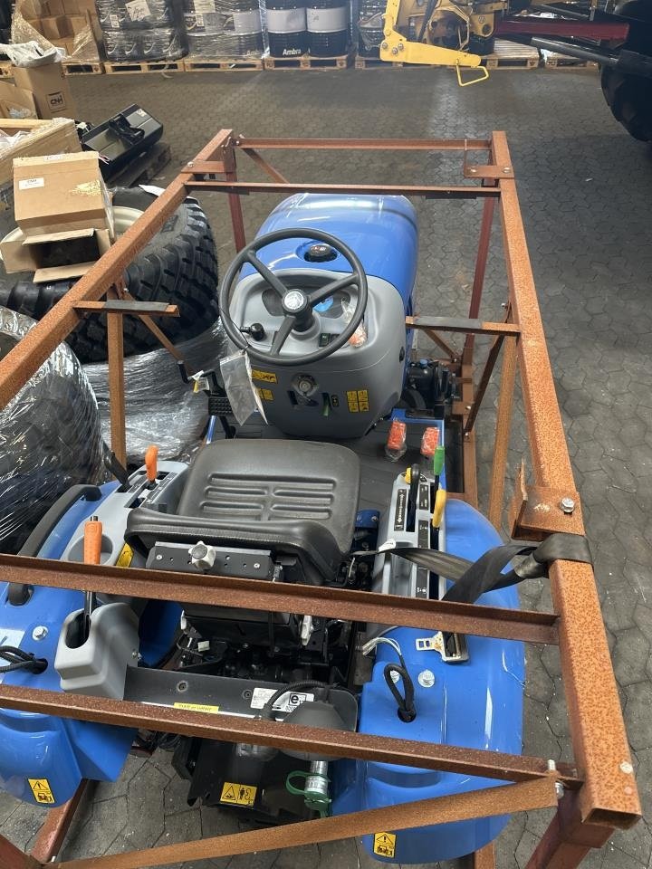 Geräteträger typu New Holland BOOMER 25, Gebrauchtmaschine v Hadsten (Obrázek 2)