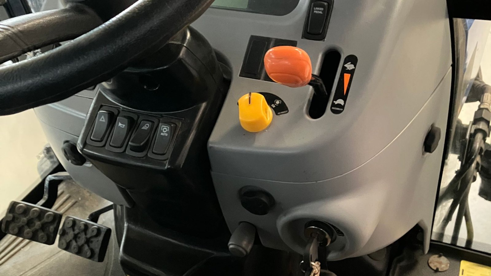 Geräteträger des Typs New Holland BOOMER 35 HST Hydrostatisk, Gebrauchtmaschine in Glamsbjerg (Bild 13)