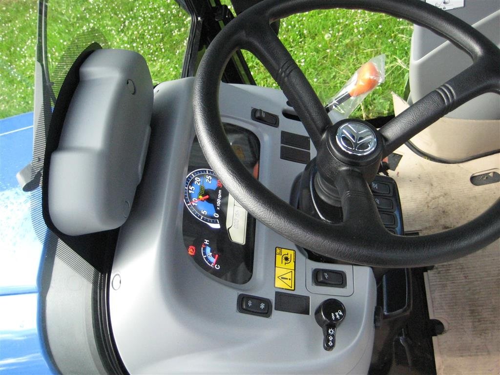 Geräteträger des Typs New Holland BOOMER 35 HST, Gebrauchtmaschine in Glamsbjerg (Bild 10)