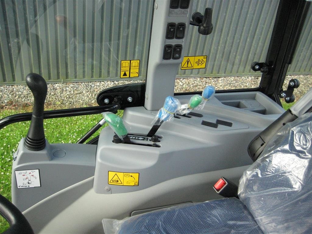 Geräteträger des Typs New Holland BOOMER 35 HST, Gebrauchtmaschine in Glamsbjerg (Bild 11)