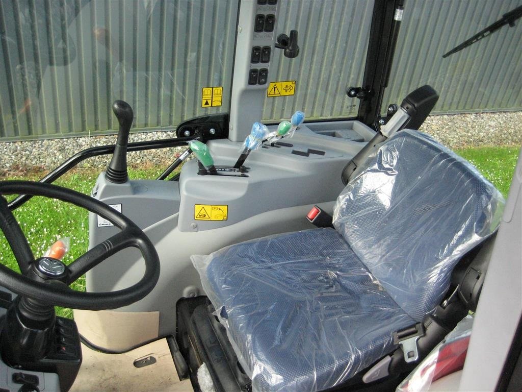 Geräteträger des Typs New Holland BOOMER 35 HST, Gebrauchtmaschine in Glamsbjerg (Bild 9)