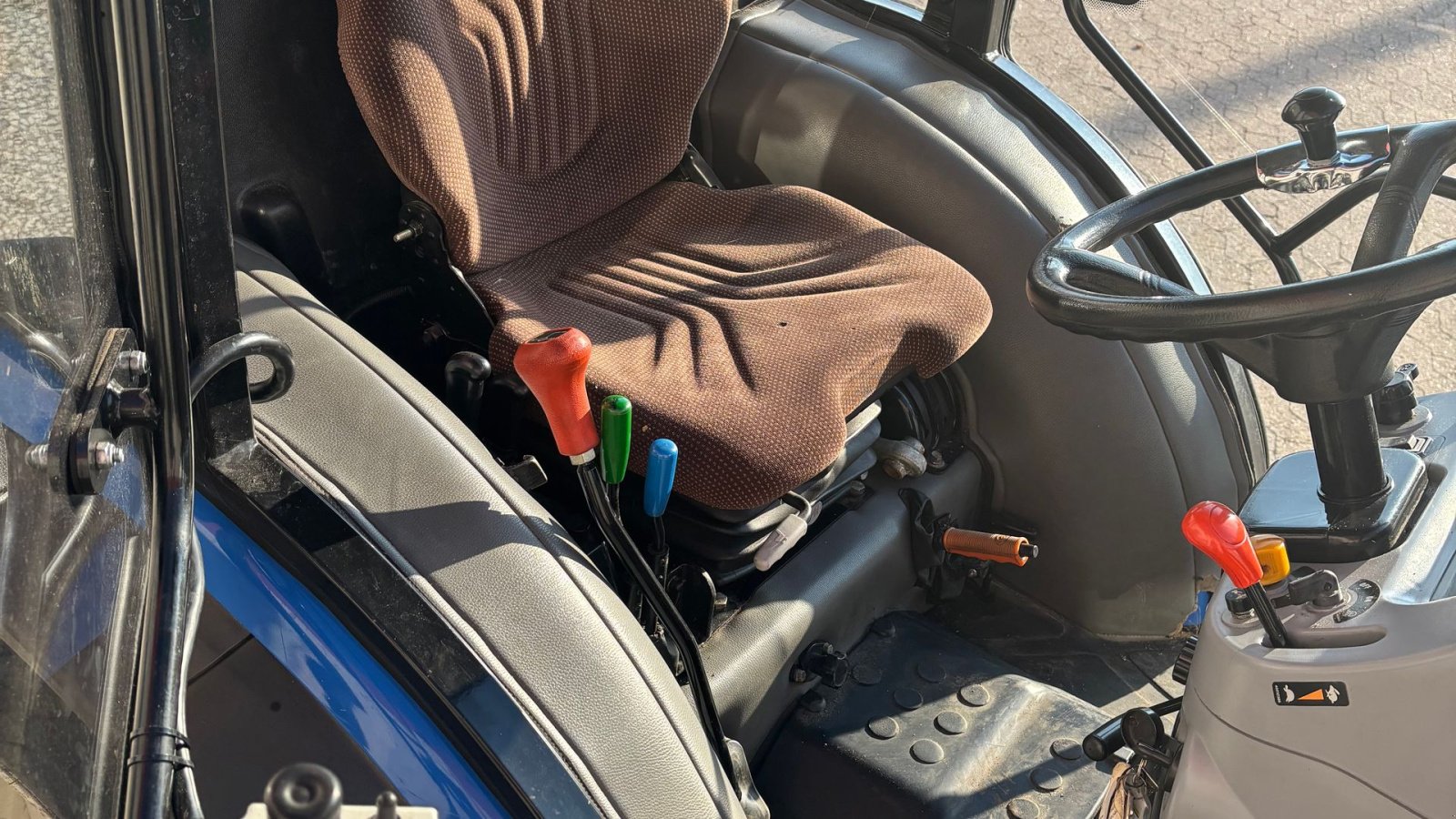 Geräteträger des Typs New Holland BOOMER 50 HST, Gebrauchtmaschine in Helsinge (Bild 3)