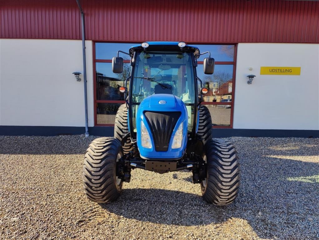 Geräteträger des Typs New Holland Boomer 55 CAB, Gebrauchtmaschine in Storvorde (Bild 2)