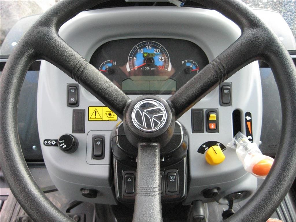 Geräteträger des Typs New Holland Boomer 55 Frontlift / Front PTO, Gebrauchtmaschine in Glamsbjerg (Bild 13)