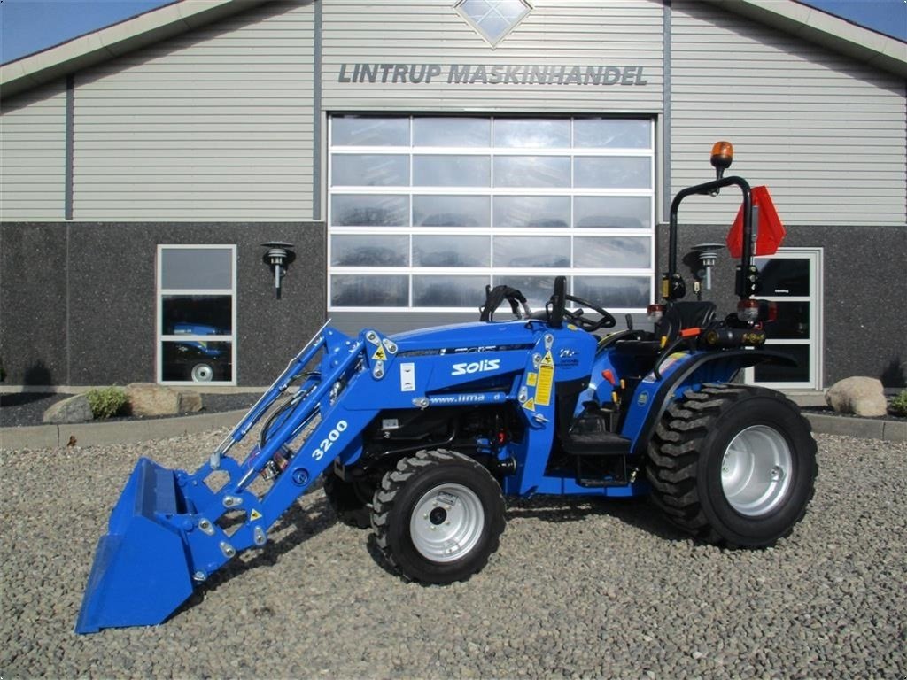 Geräteträger του τύπου Solis 26 6+2 gearmaskine med Servostyrring og fuldhydraulisk frontlæsser, Gebrauchtmaschine σε Lintrup (Φωτογραφία 1)