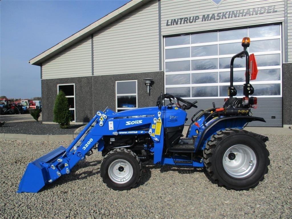 Geräteträger του τύπου Solis 26 6+2 gearmaskine med Servostyrring og fuldhydraulisk frontlæsser, Gebrauchtmaschine σε Lintrup (Φωτογραφία 3)