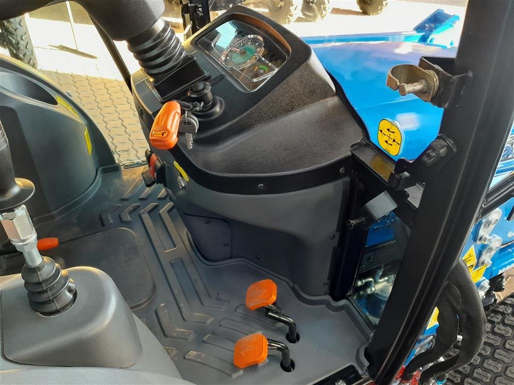 Geräteträger del tipo Solis 26  kabine/frontlæsser/græsdæk, Gebrauchtmaschine en Rødekro (Imagen 7)