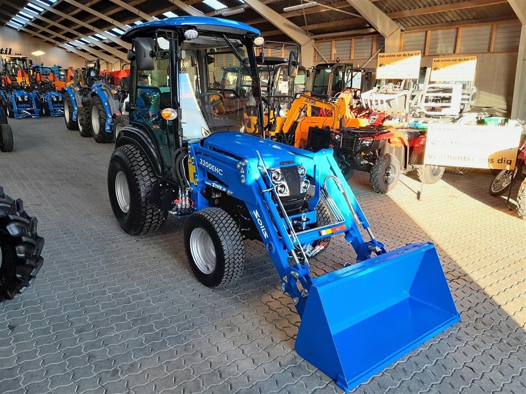 Geräteträger del tipo Solis 26  kabine/frontlæsser/græsdæk, Gebrauchtmaschine en Rødekro (Imagen 4)