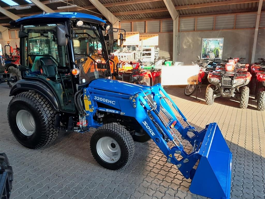 Geräteträger del tipo Solis 26  kabine/frontlæsser/græsdæk, Gebrauchtmaschine en Rødekro (Imagen 1)