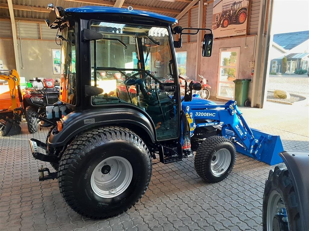 Geräteträger del tipo Solis 26  kabine/frontlæsser/græsdæk, Gebrauchtmaschine en Rødekro (Imagen 8)