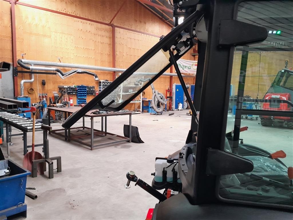 Geräteträger typu Solis 26 med kabine, Gebrauchtmaschine v Rødekro (Obrázek 13)