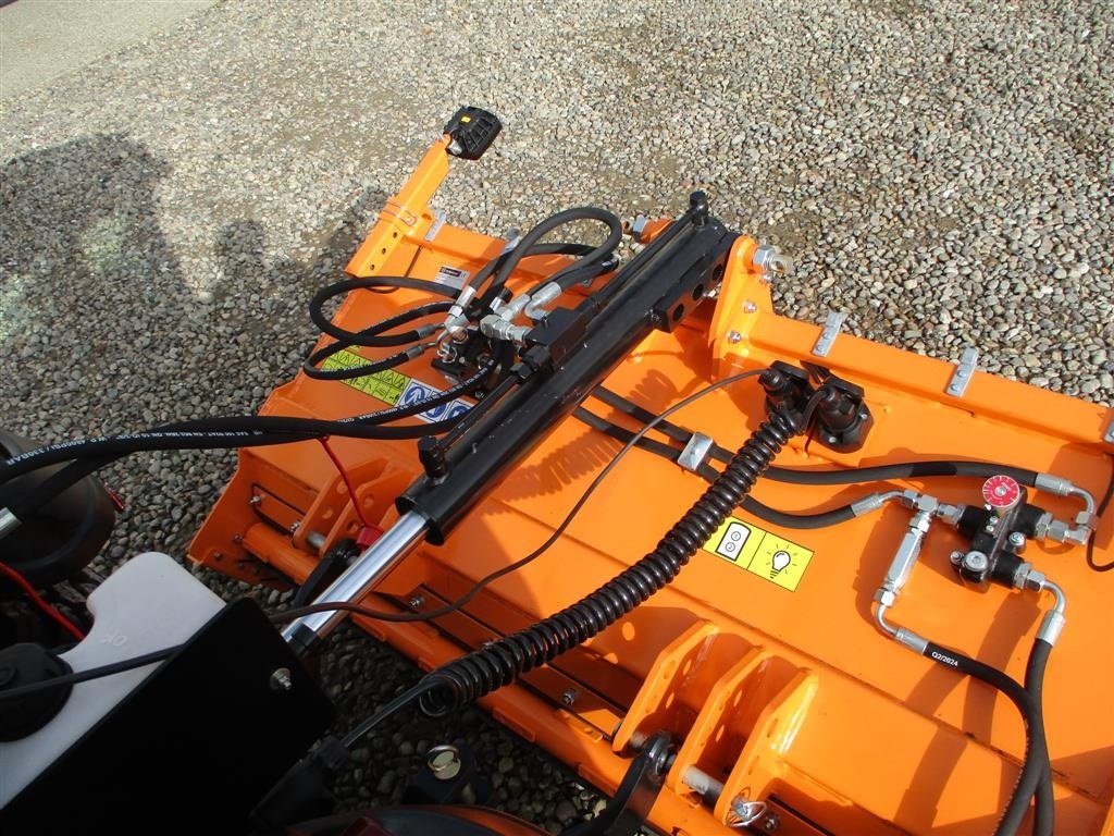 Geräteträger za tip Solis H26 HST SNOW EDITION med frontlift, front PTO, Vario SHL150 sneplov og SSP140 saltudlægger, Gebrauchtmaschine u Lintrup (Slika 13)