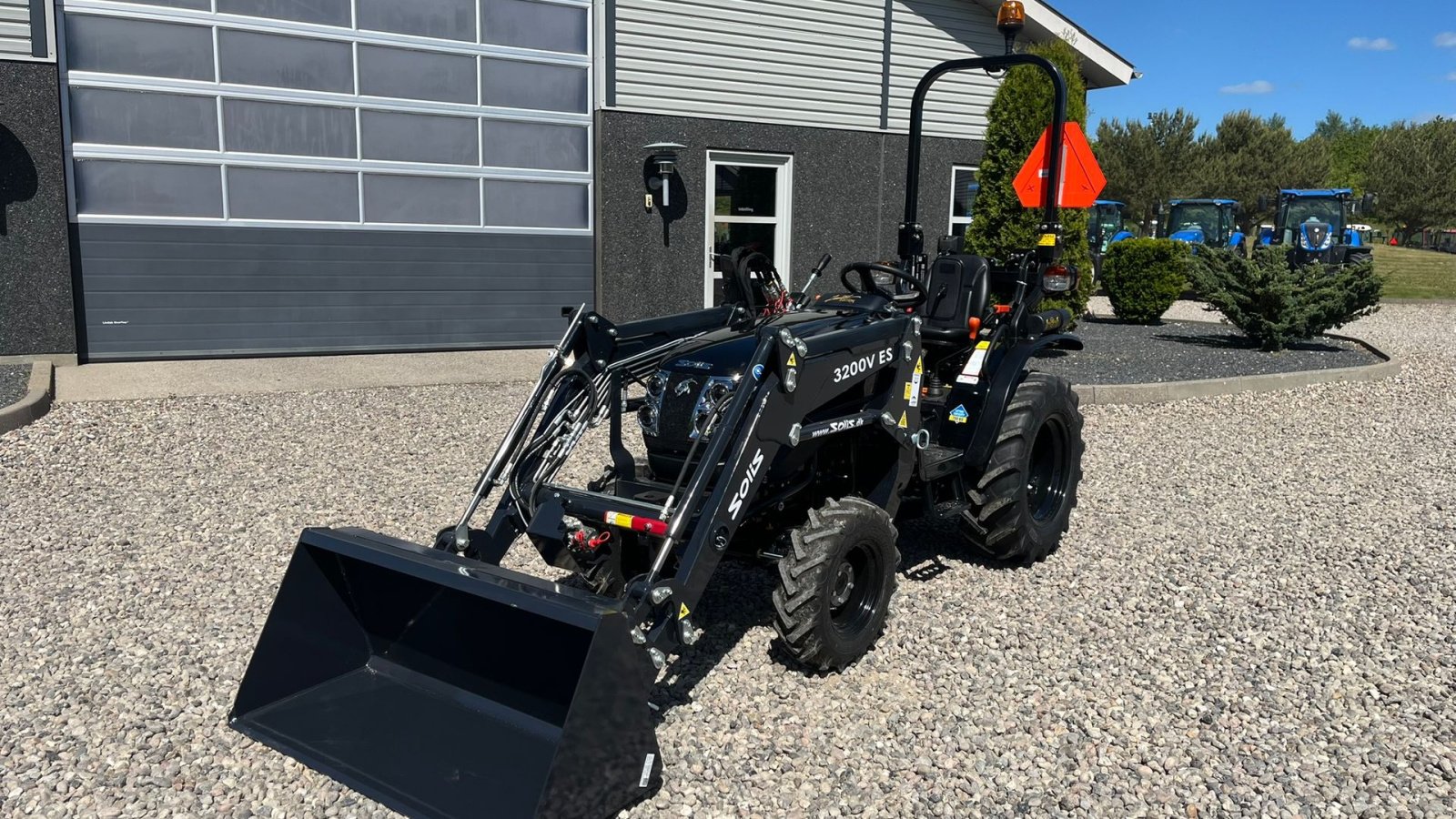 Geräteträger Türe ait Solis S26 6+2 gearmaskine Limited Edition i sort med brede hjul og Fuldhydraulisk frontlæsser, Gebrauchtmaschine içinde Lintrup (resim 2)