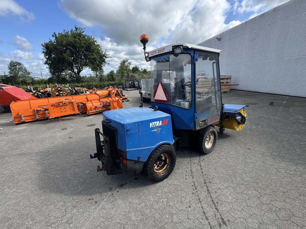 Geräteträger des Typs Vitra 2037, Gebrauchtmaschine in Hadsten (Bild 3)