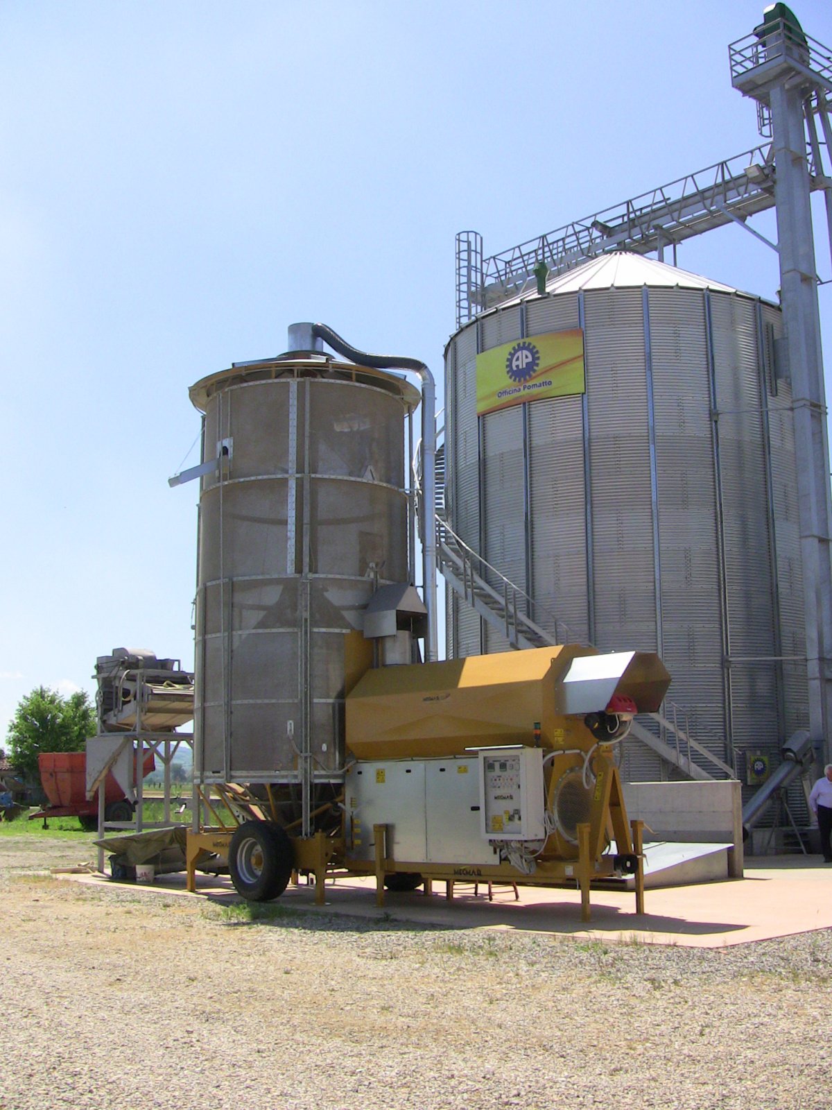 Getreidetrocknung des Typs Mecmar SSI 28, Neumaschine in Ravenstein  (Bild 2)