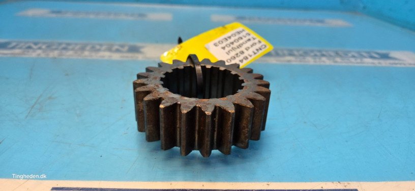 Getriebe & Getriebeteile des Typs Ford 8260, Gebrauchtmaschine in Hemmet (Bild 2)