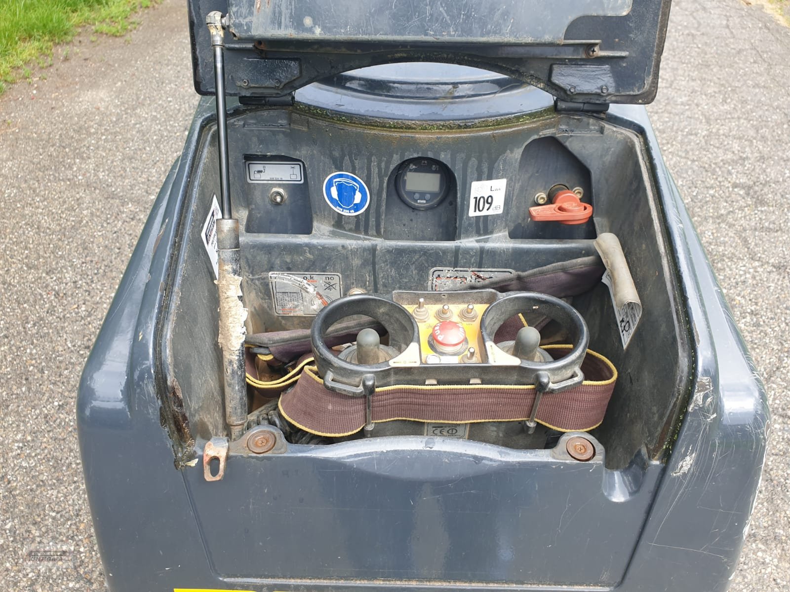 Grabenwalze typu Bomag BMP 8500, Gebrauchtmaschine v Deutsch - Goritz (Obrázek 12)