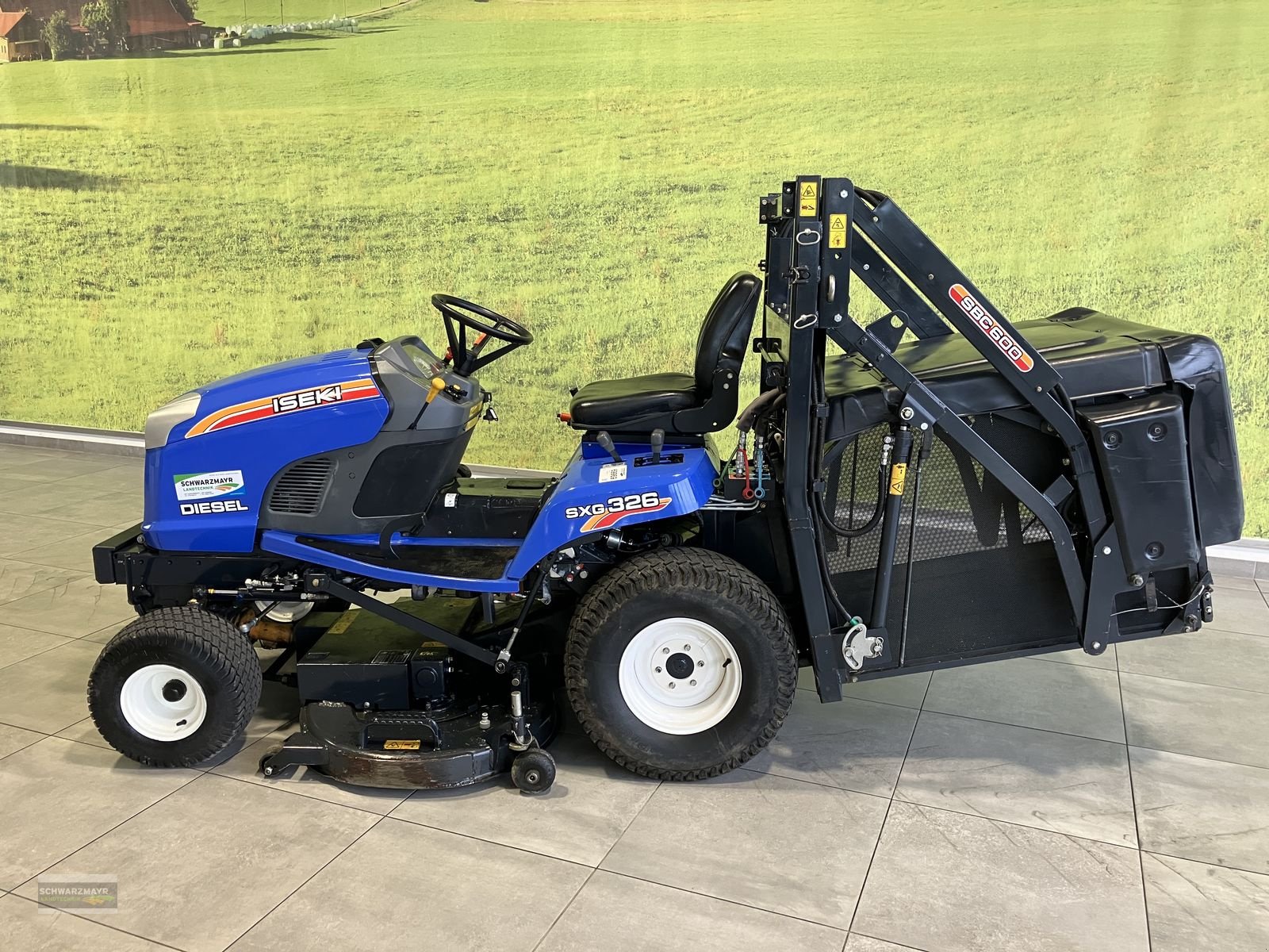 Gras- & Laubsammelcontainer des Typs Iseki SXG 326, Gebrauchtmaschine in Gampern (Bild 2)