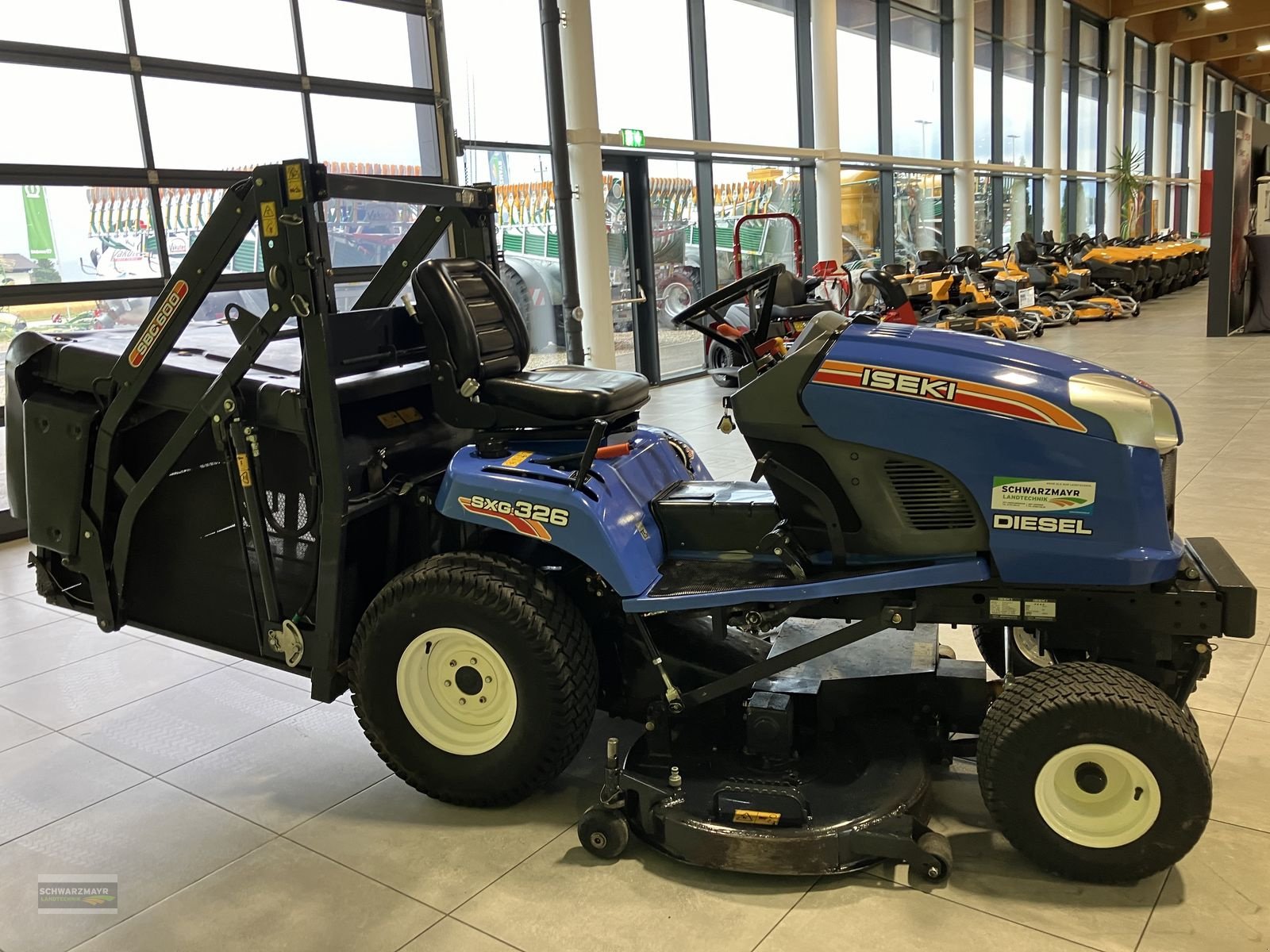 Gras- & Laubsammelcontainer des Typs Iseki SXG 326, Gebrauchtmaschine in Gampern (Bild 7)