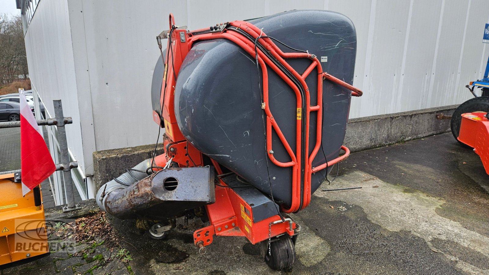 Gras- & Laubsammelcontainer des Typs Kubota GAH 1300, Gebrauchtmaschine in Olpe (Bild 1)