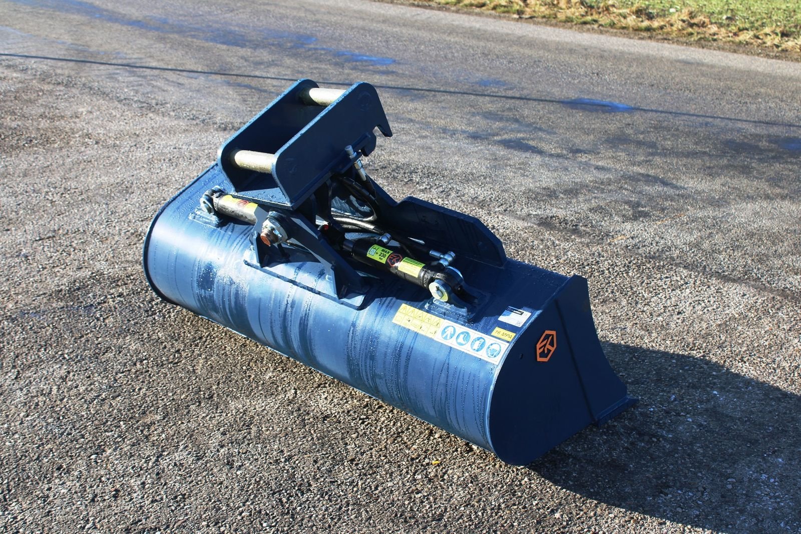 Greifer des Typs FK Machinery Böschungslöffel hydraulisch 7,5 - 10t, Neumaschine in Neukirchen am Walde  (Bild 8)