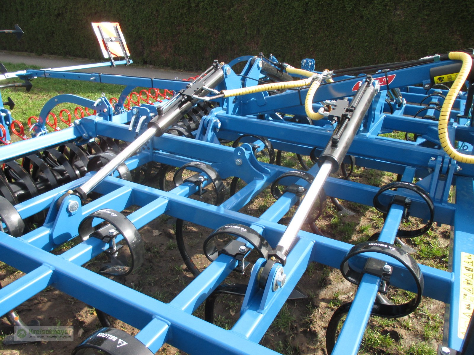 Großfederzinkenegge/Federzinkengrubber des Typs Agripol Kobalt 600 mit umfangreicher Ausstattung, Neumaschine in Feuchtwangen (Bild 6)