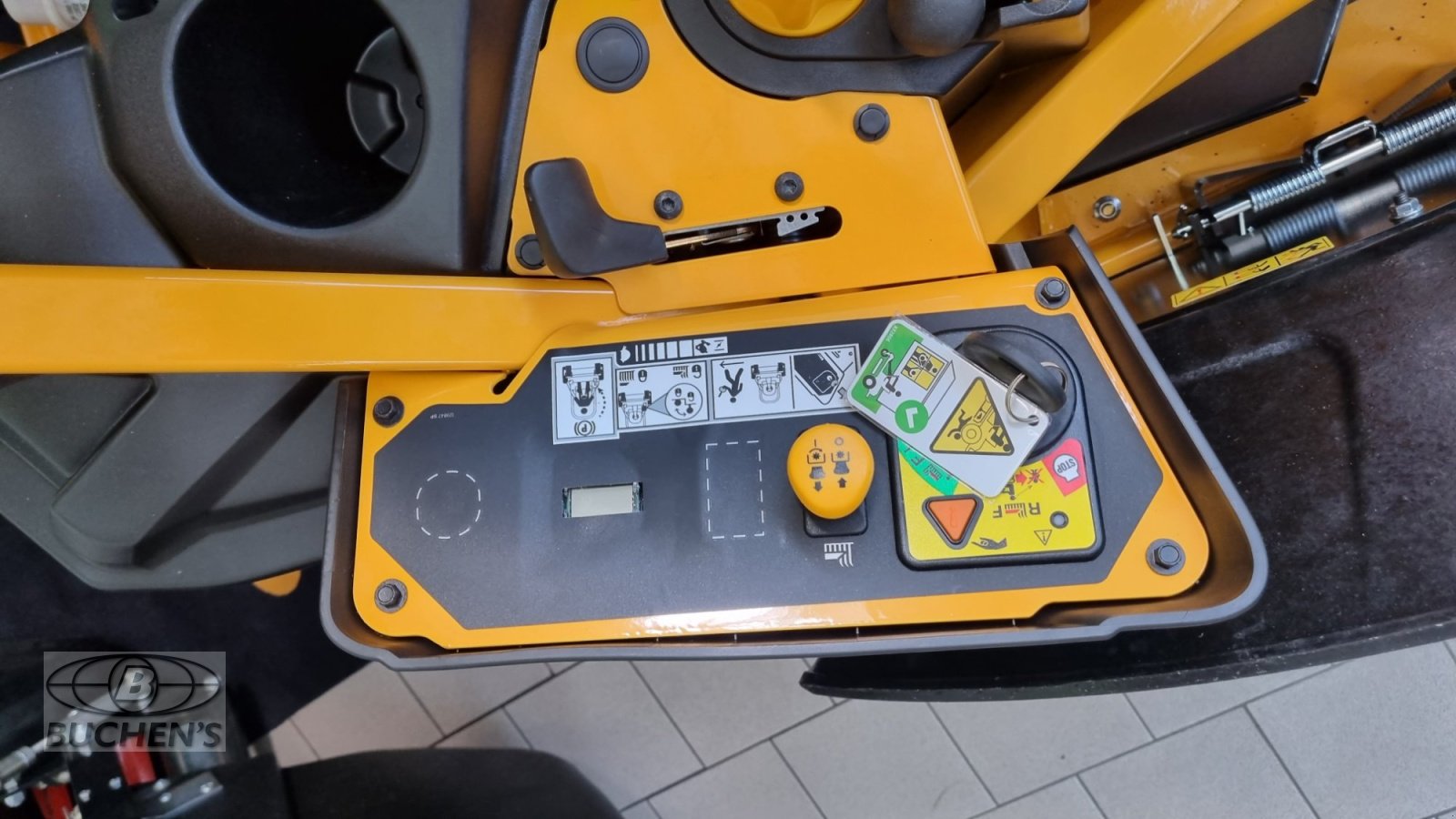 Großflächenmäher del tipo Cub Cadet XZ8 S137i ULTIMA, Neumaschine In Olpe (Immagine 12)