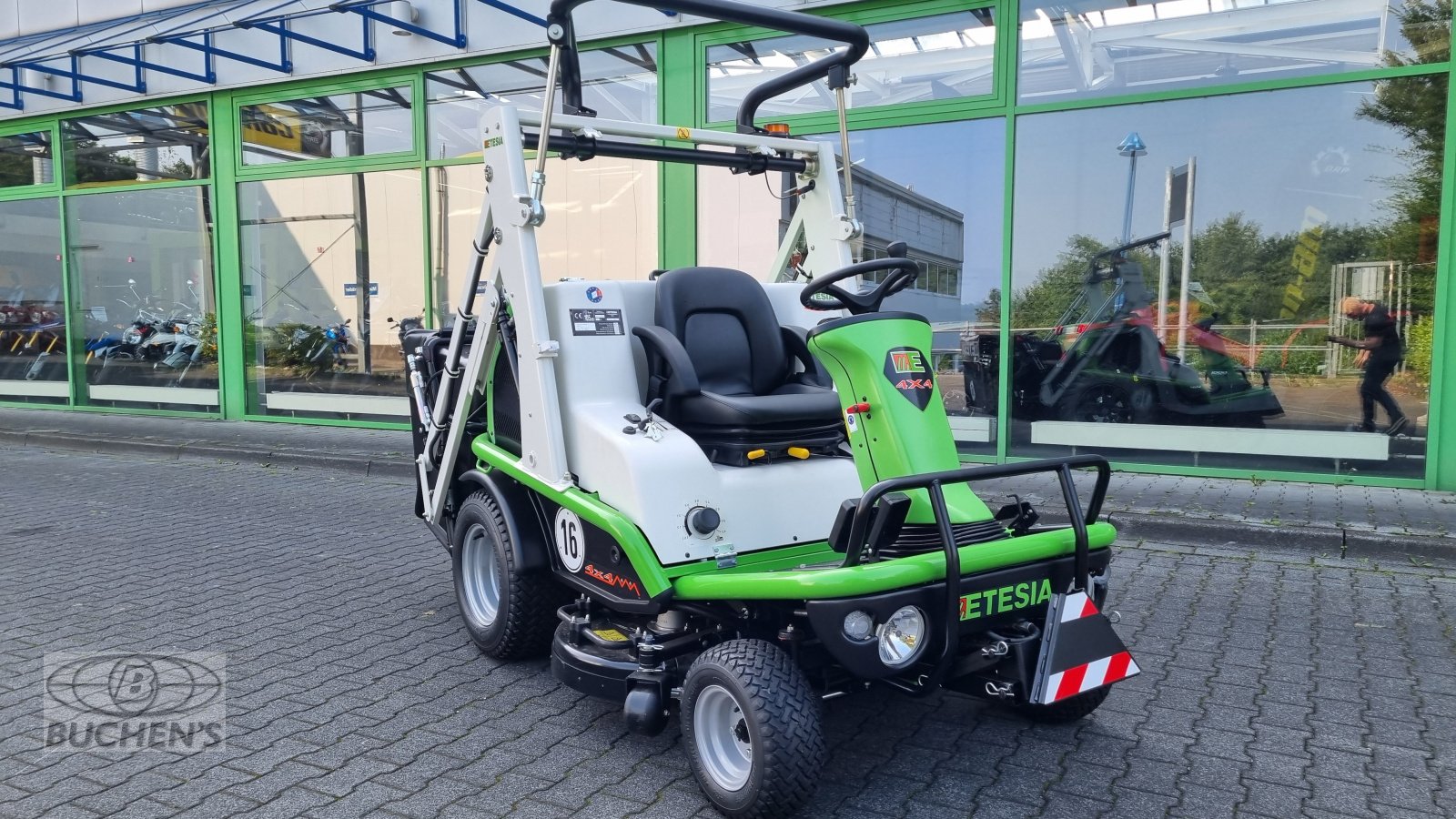 Großflächenmäher des Typs Etesia H124 DX Allrad Hochentleerung, Neumaschine in Olpe (Bild 1)