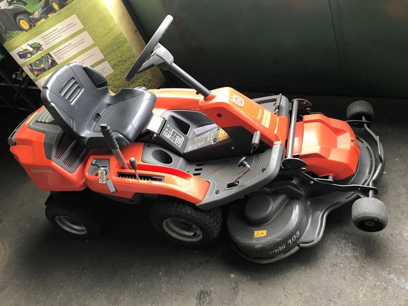 Großflächenmäher a típus Husqvarna Schneepflug zu Rider R216T, Neumaschine ekkor: Schwarzhäusern (Kép 5)