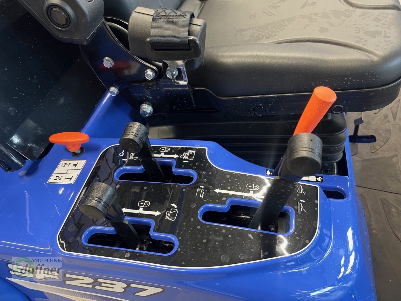 Großflächenmäher des Typs Iseki SF 237, Neumaschine in Hohentengen (Bild 6)