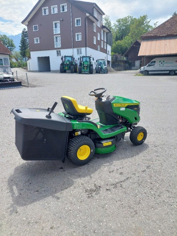 Großflächenmäher des Typs John Deere X117R, Neumaschine in Eichberg (Bild 4)