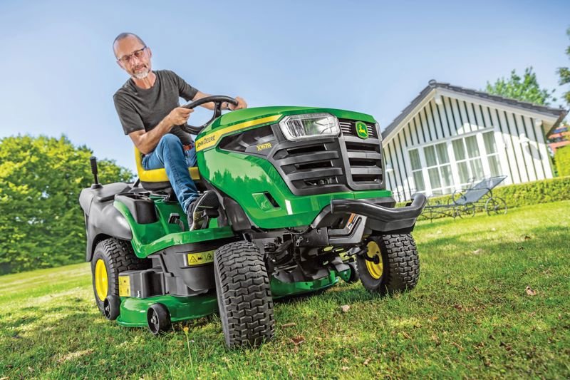 Großflächenmäher a típus John Deere X167R, Neumaschine ekkor: Regensdorf (Kép 1)