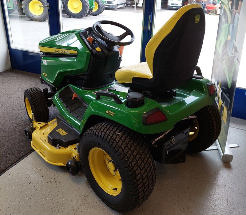 Großflächenmäher des Typs John Deere X584, Neumaschine in Eichberg (Bild 3)