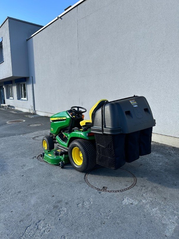 Großflächenmäher tip John Deere X590, Ausstellungsmaschine in Landquart (Poză 2)
