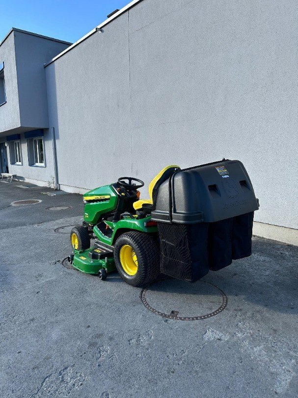 Großflächenmäher Türe ait John Deere X590, Ausstellungsmaschine içinde Regensdorf (resim 2)