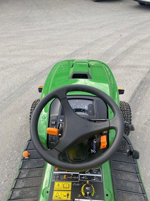 Großflächenmäher des Typs John Deere X948, Neumaschine in Landquart (Bild 3)