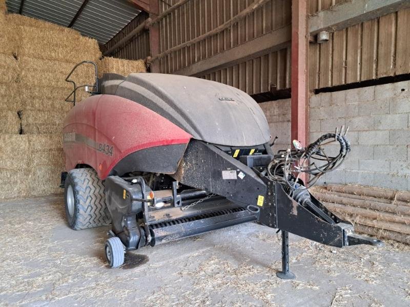 Großpackenpresse of the type Case IH LB434XL, Gebrauchtmaschine in CHAUMONT (Picture 1)