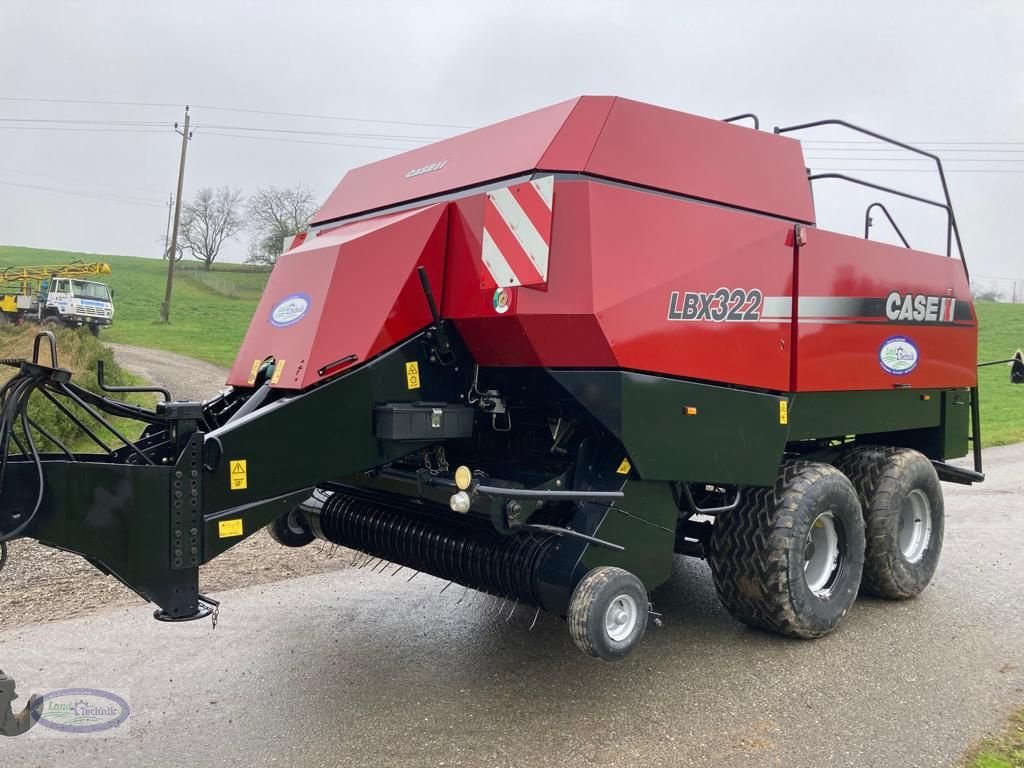 Großpackenpresse des Typs Case IH LBX 322, Gebrauchtmaschine in Münzkirchen (Bild 1)